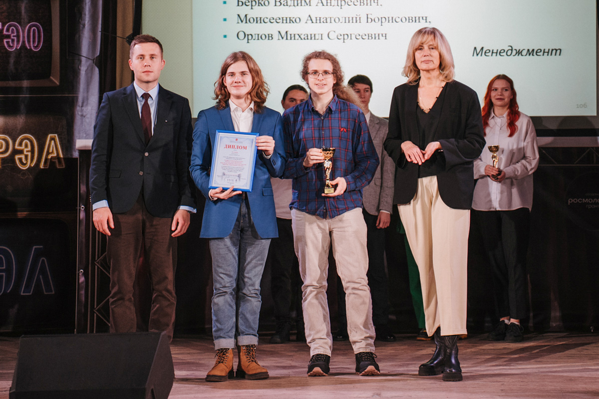 Награждение студентов СПбПУ по олимпиаде по робототехнике 