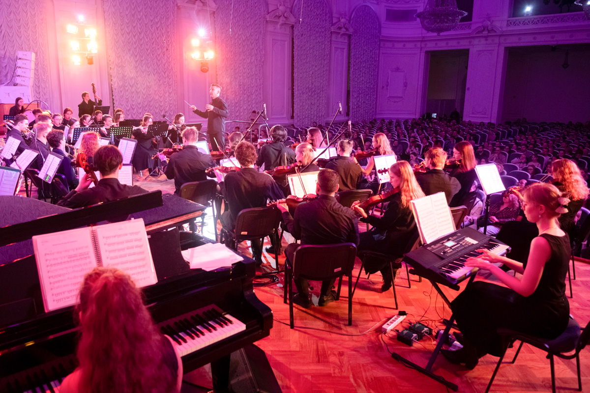 Выступление оркестра