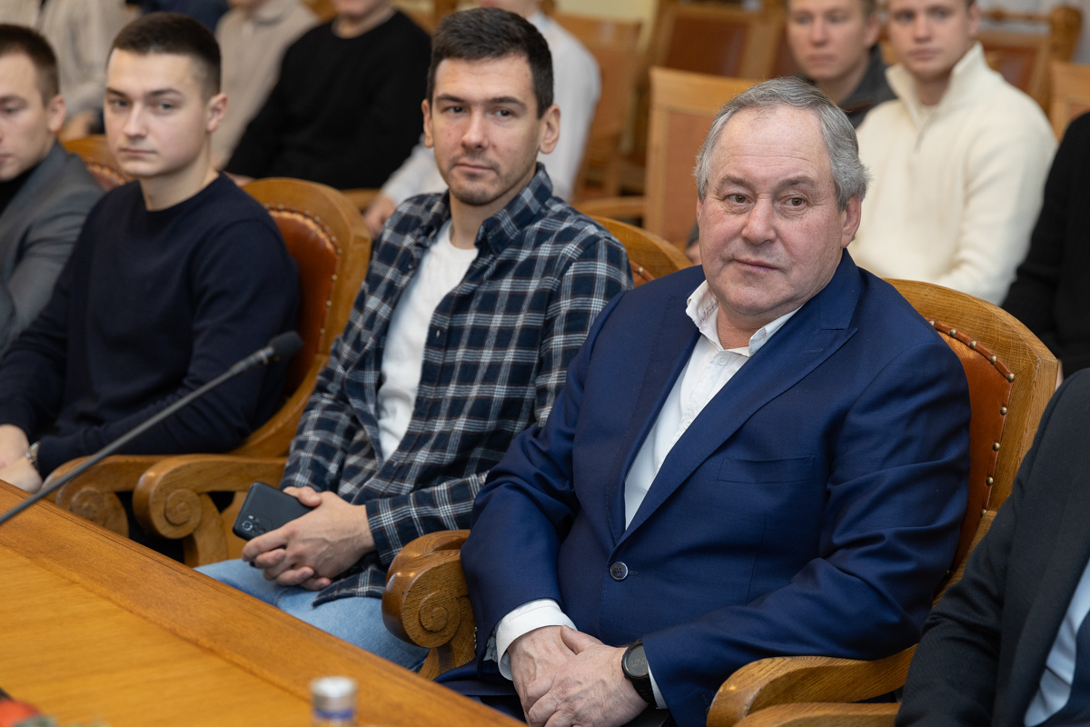 На церемонии были отмечены команды, завоевавшие высшие награды на всероссийском и международном уровнях 