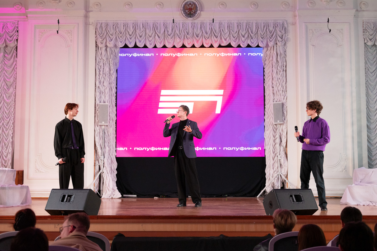 На сцене Белого зала было всё — от хитов мировой эстрады до рэпа и бит-бокса