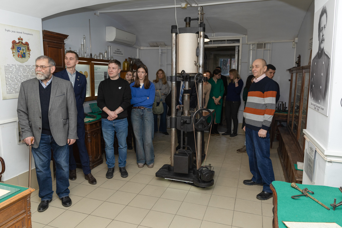 Первые посетители музея 