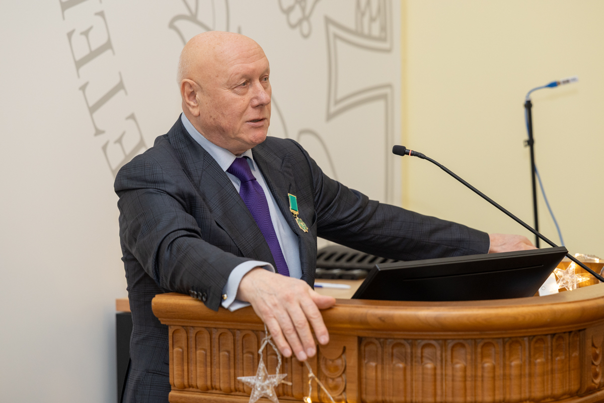 Выпускник Политеха, заслуженный мастер спорта СССР и чемпион зимних Олимпийских игр 1976 года в Инсбруке по конькобежному спорту Евгений Куликов 