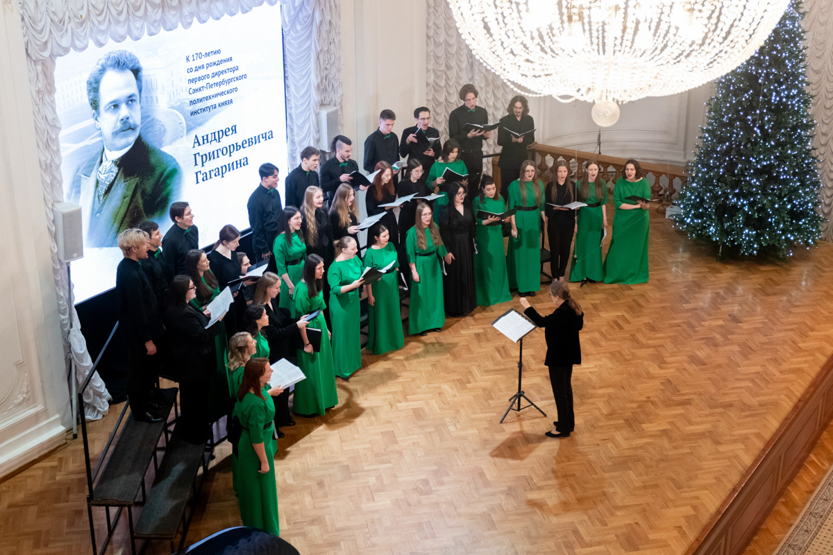 С основания университета Белый зал стал действующей концертной площадкой для студенческих и профессиональных коллективов 