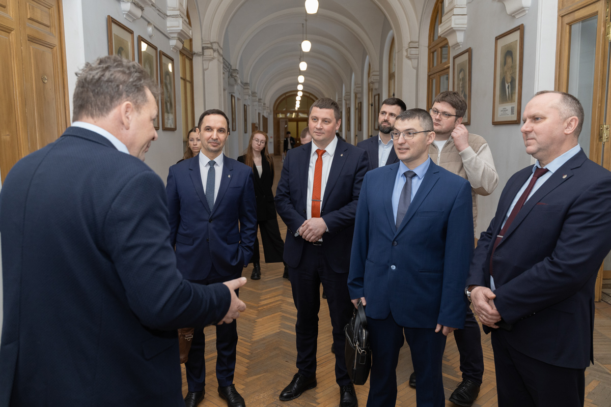 Экскурсия по галерее выдающихся учёных-политехников 