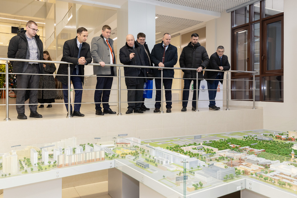 Осмотр макета кампуса Политеха 