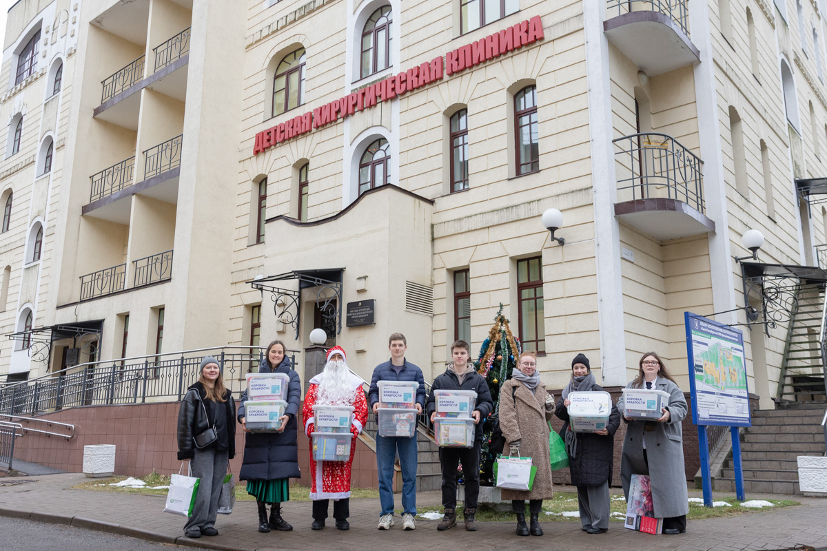 Политехники поздравили детей, проходящих лечение в хирургическом отделении НИИ фтизиопульмонологии Санкт-Петербурга, с наступающим Новым годом 