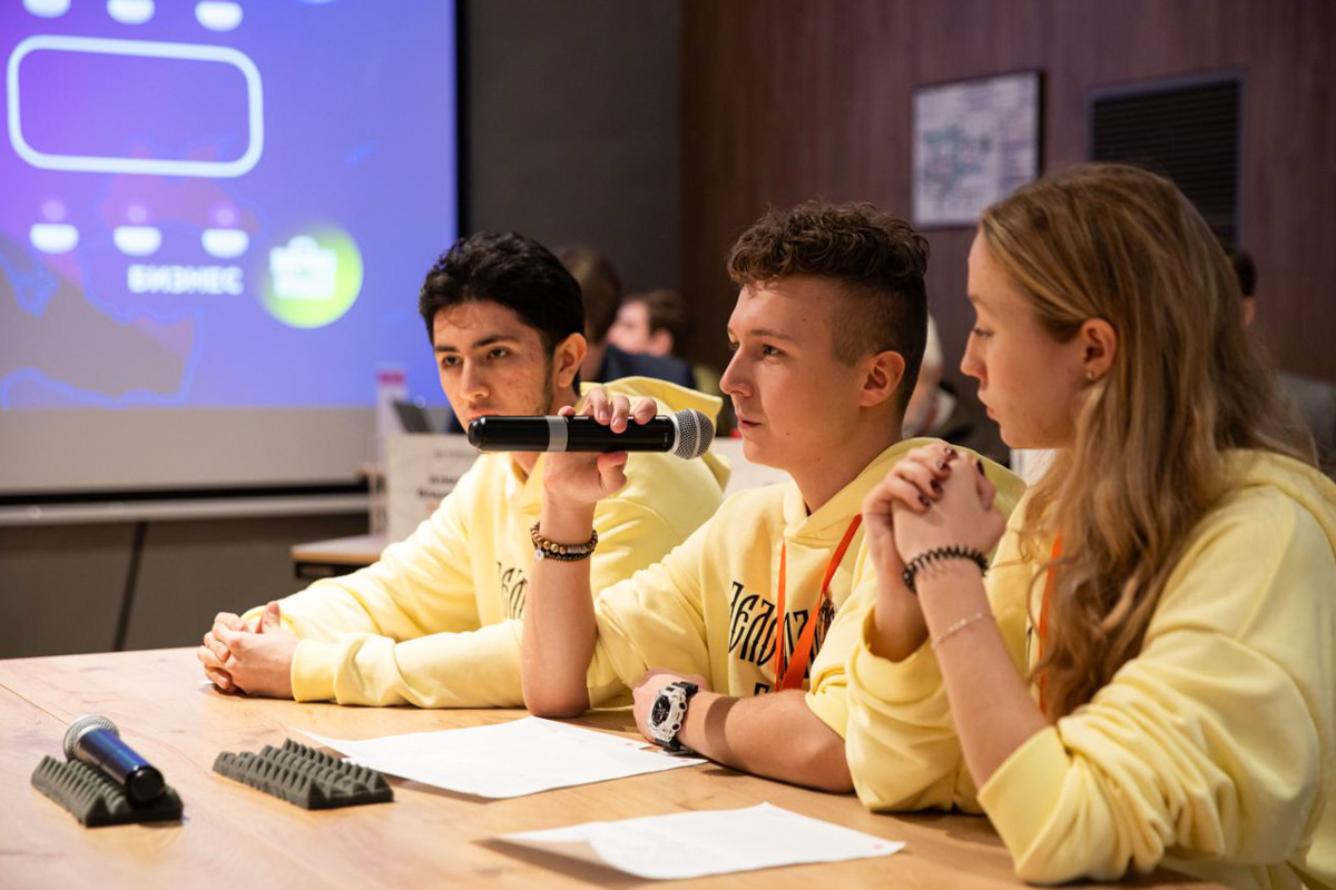 «Евразия экспресс» — интернациональный коллектив: в команде представлены студенты из Латвии и Туркменистана 