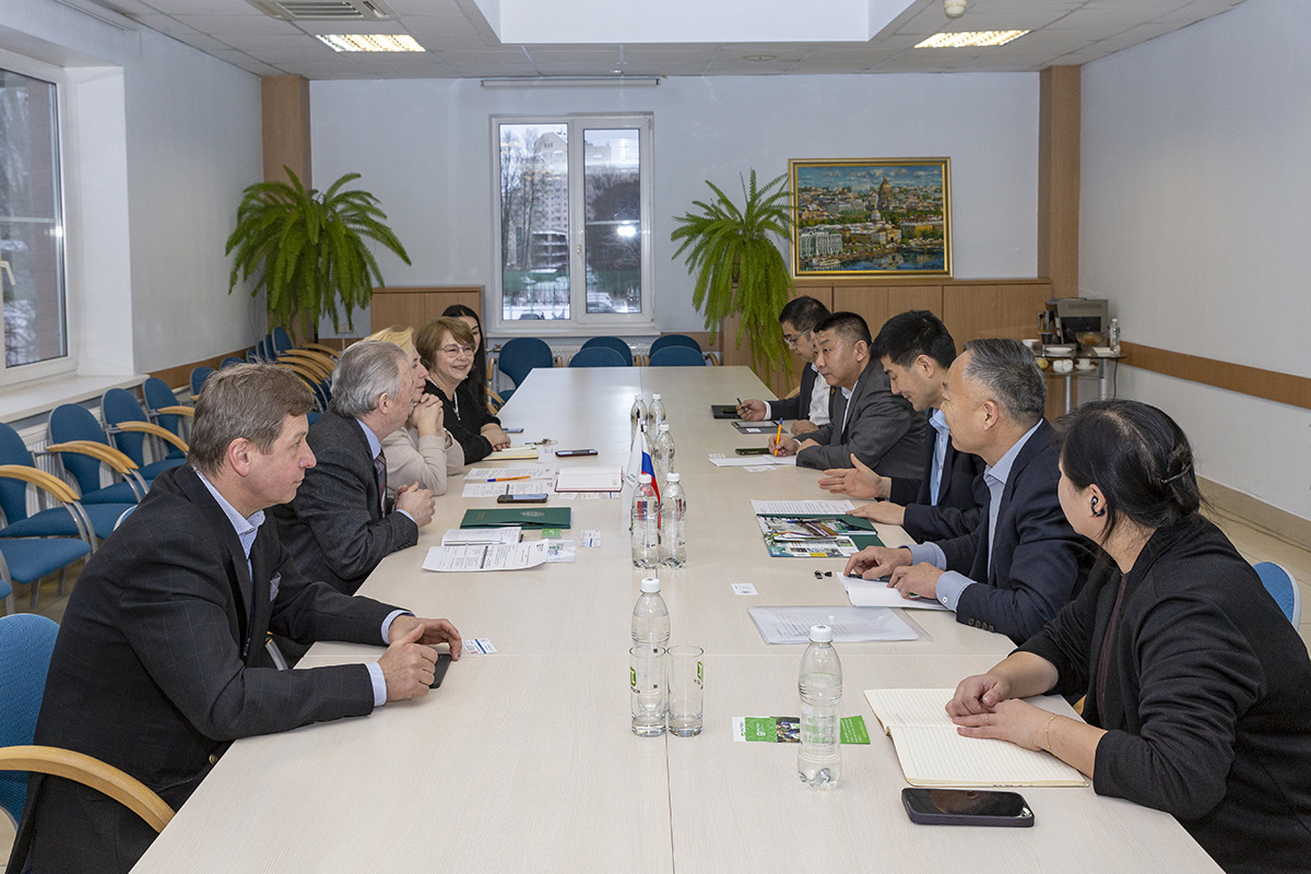 На переговорах в Ресурсном центре международной деятельности 