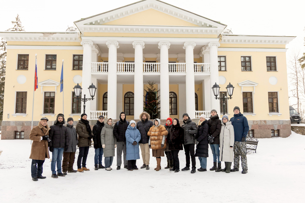 Выпускники, студенты, сотрудники и представители партнёров СПбПУ посетили усадьбу первого директора Санкт-Петербургского политехнического института князя Андрея Гагарина Холомки 