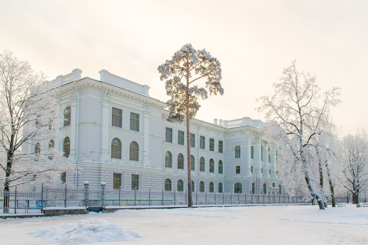 Главное здание Политеха 