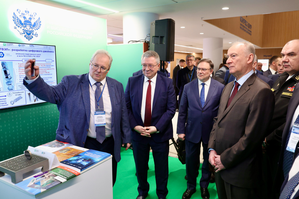 В конгресс-центре Санкт-Петербургского государственного морского технического университета прошло выездное совещание по подготовке кадров для цифрового судостроения 