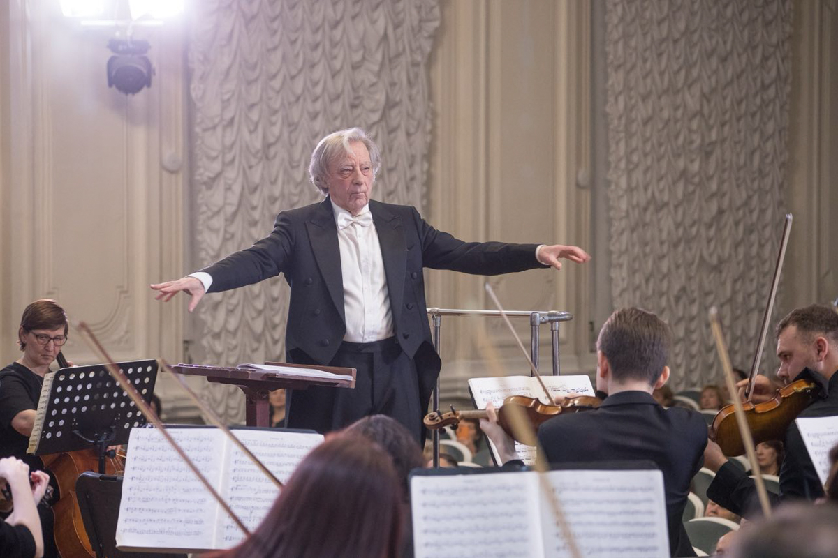 Санкт-Петербургский симфонический оркестр «Классика» в Белом зале исполнил симфонию Дмитрия Шостаковича «Памяти жертв фашизма и войны» 