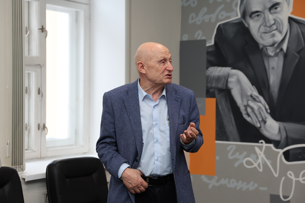 Главный редактор журнала «Нева» Александр Мелихов поделился личными воспоминаниями о встречах с Даниилом Граниным 