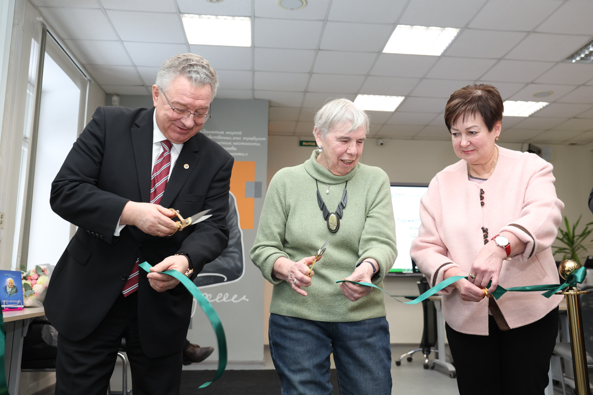 Андрей Рудской, Марина Чернышева-Гранина и Наталья Чичерина перерезали зелёную ленточку 