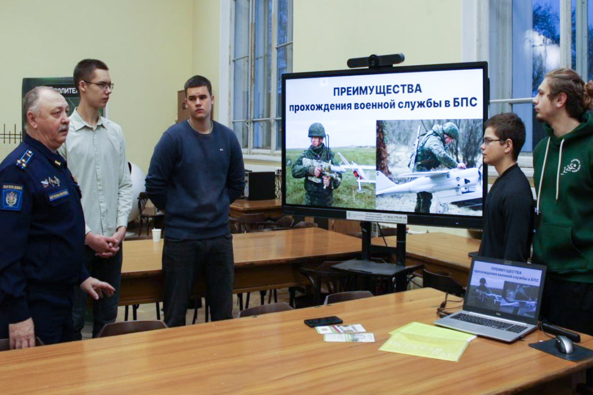 Служба в войсках беспилотных систем научит инженерному делу и другим навыкам 