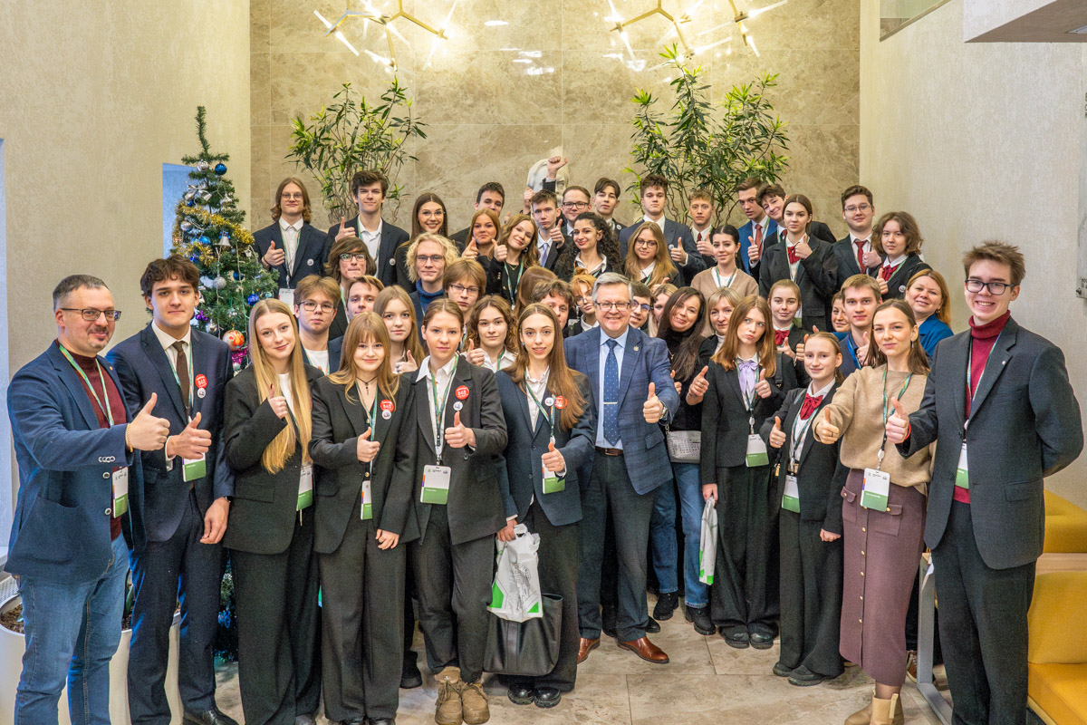 Институт промышленного менеджмента, экономики и торговли СПбПУ принял участников профориентационного проекта «Школа Смольного» 