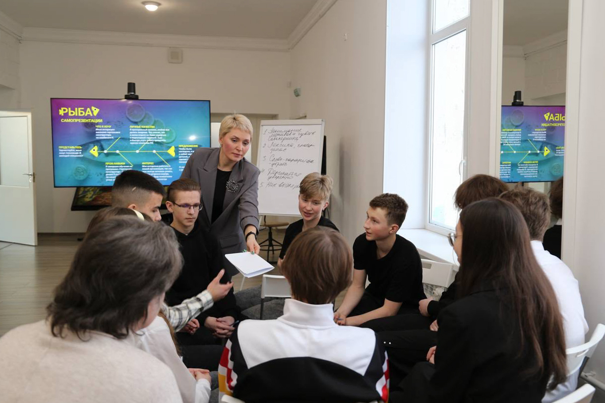 Программа дополнительного образования «Чертёжник-конструктор» направлена на углублённую подготовку учеников 8–11 классов в области инженерной графики и черчения 