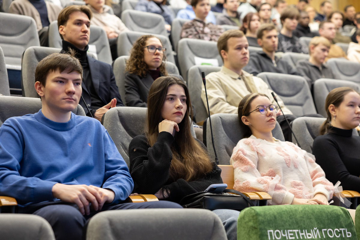 В рамках программы конференции состоялся курс лекций для студентов и преподавателей 