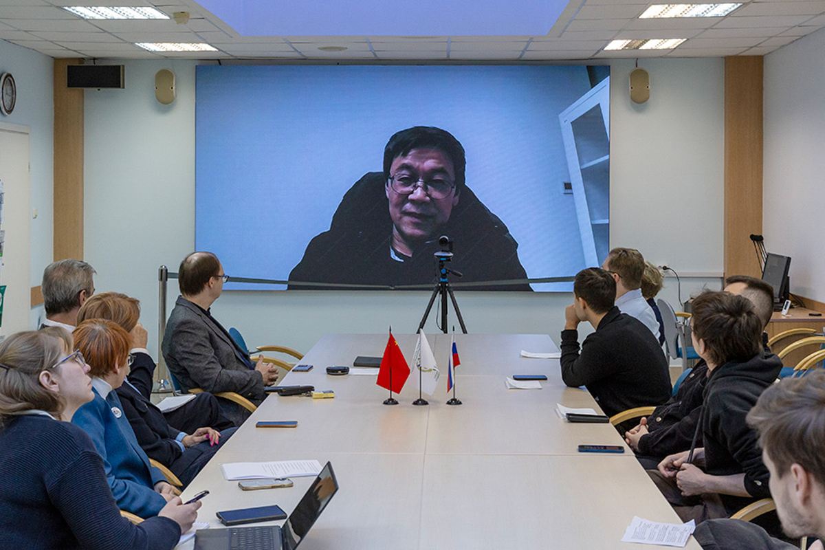 Профессор Чжэнпин ЦЗЯ, Школа наук о жизни и технологий Юго-Восточного Университета 