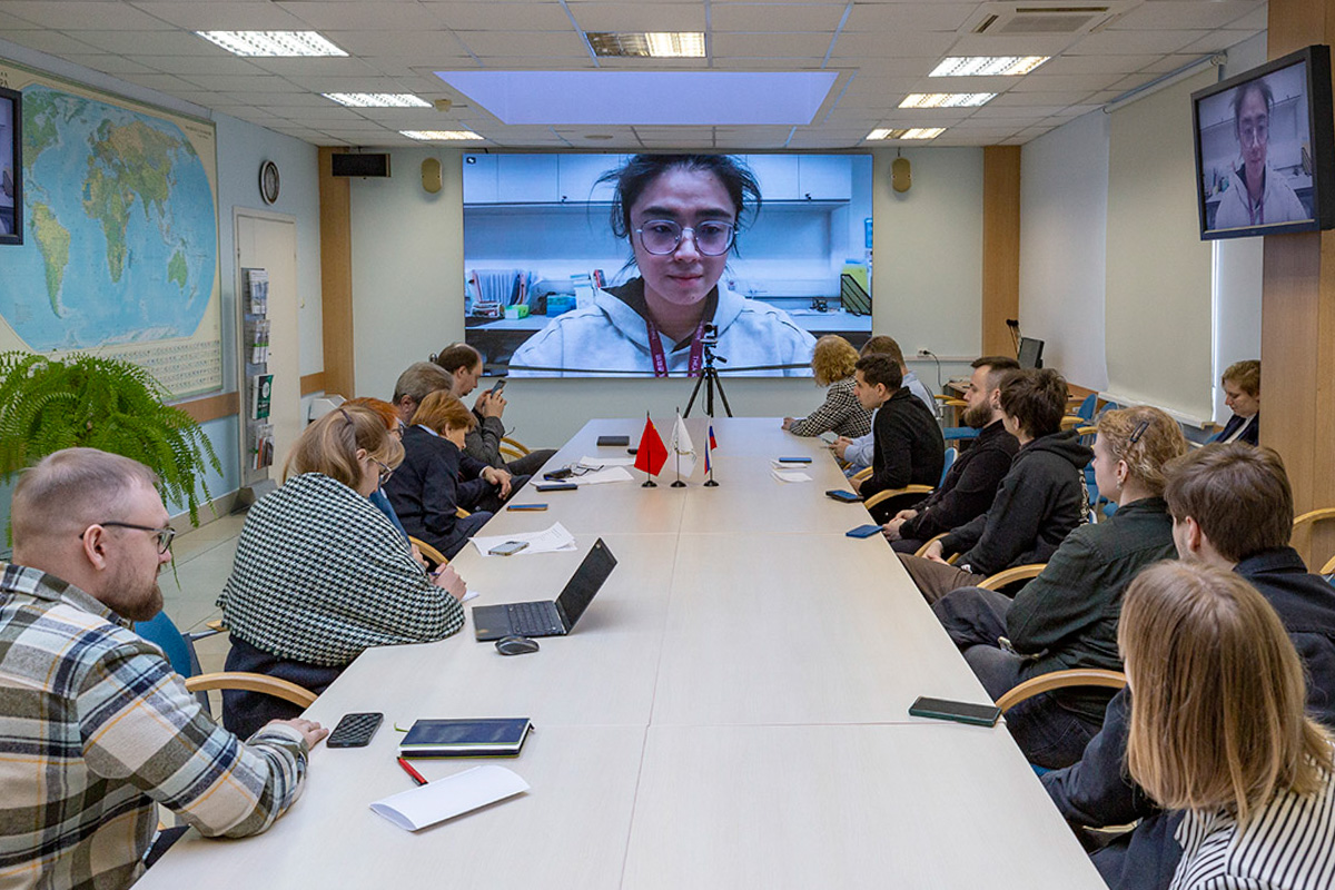 Профессор Хуан Цзин, доцент Школы общественного здравоохранения Юго-Восточного Университета 