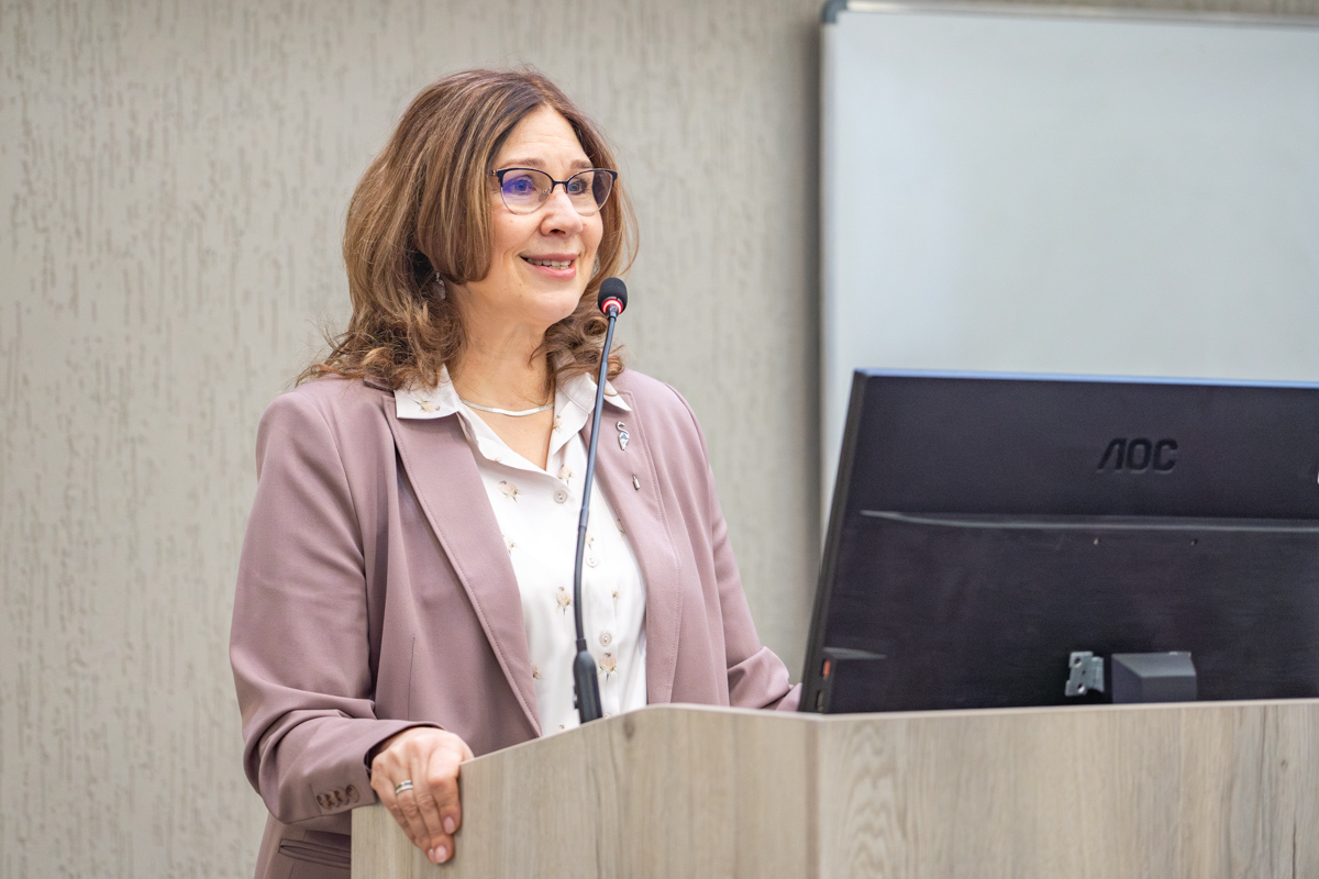 Заведующая кафедрой экономической теории Светлана Головкина 