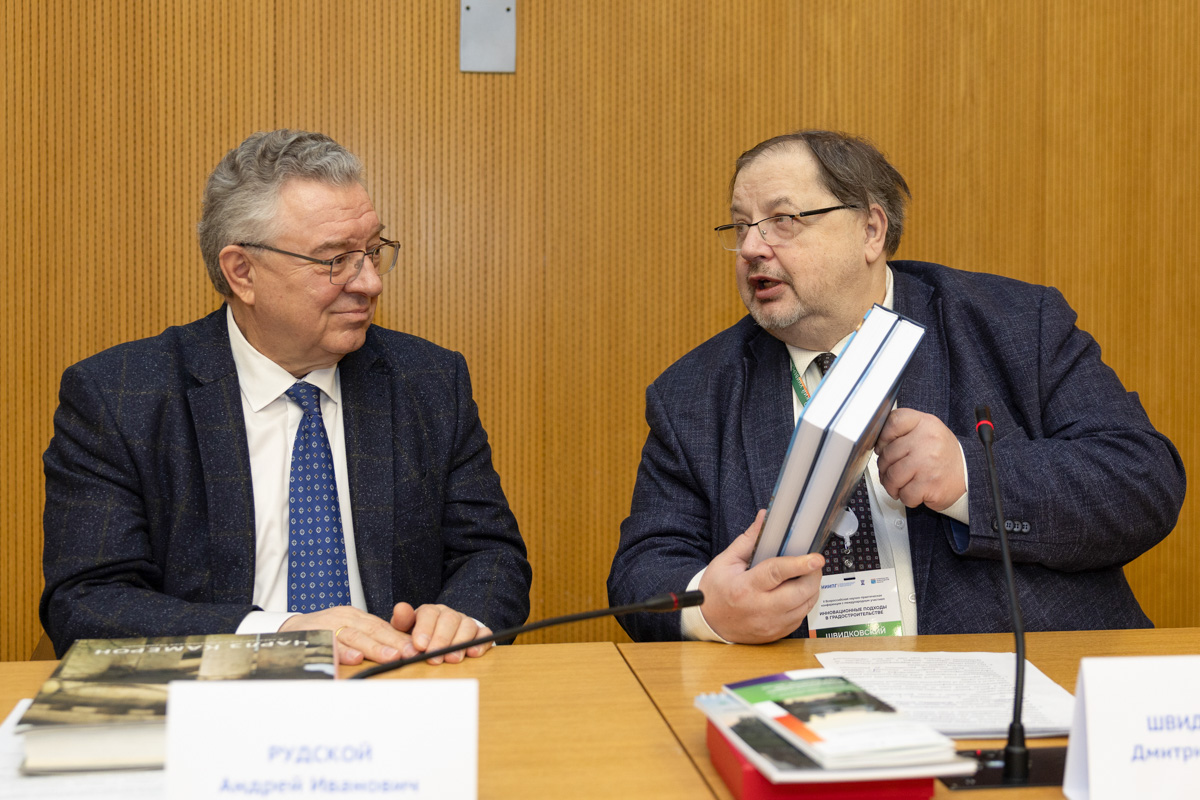 Ректор СПбПУ Андрей Рудской и президент Российской академии архитектуры и строительных наук Дмитрий Швидковский