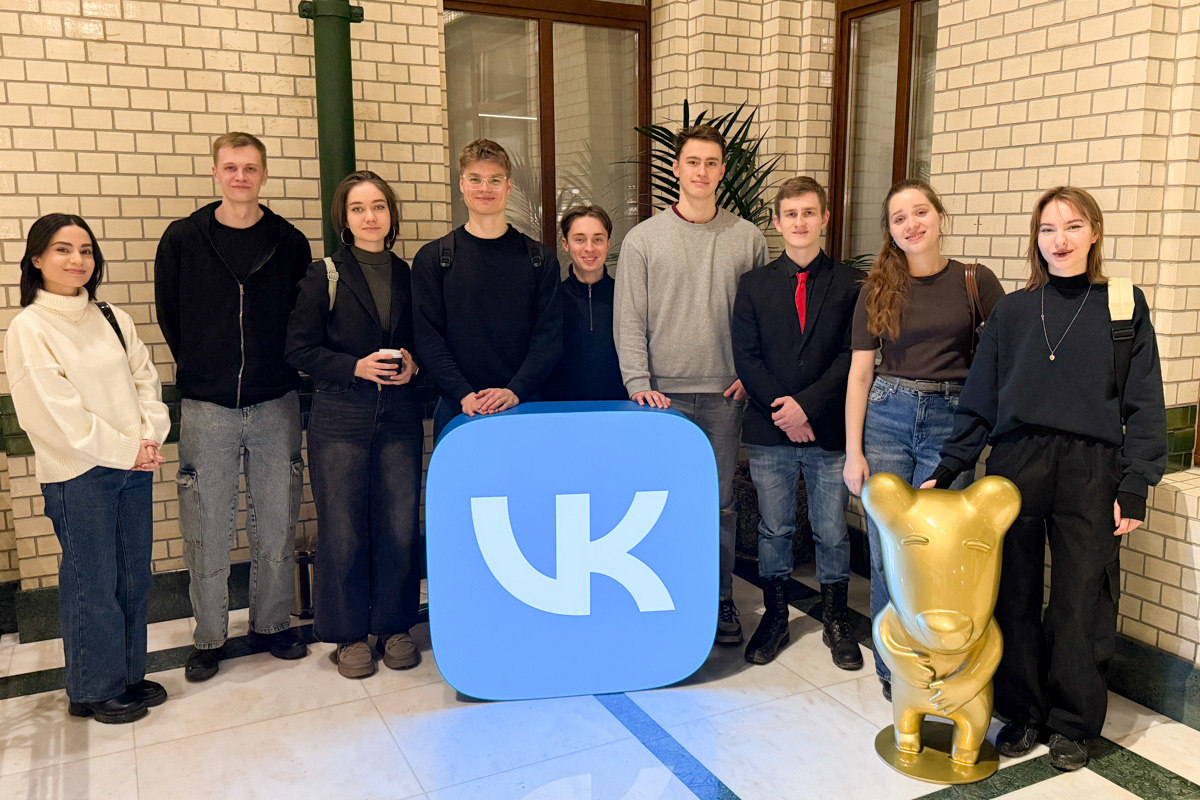 Студенты Санкт-Петербургского политехнического университета Петра Великого побывали с экскурсией в офисе компании VK, расположенном в Доме Зингера 