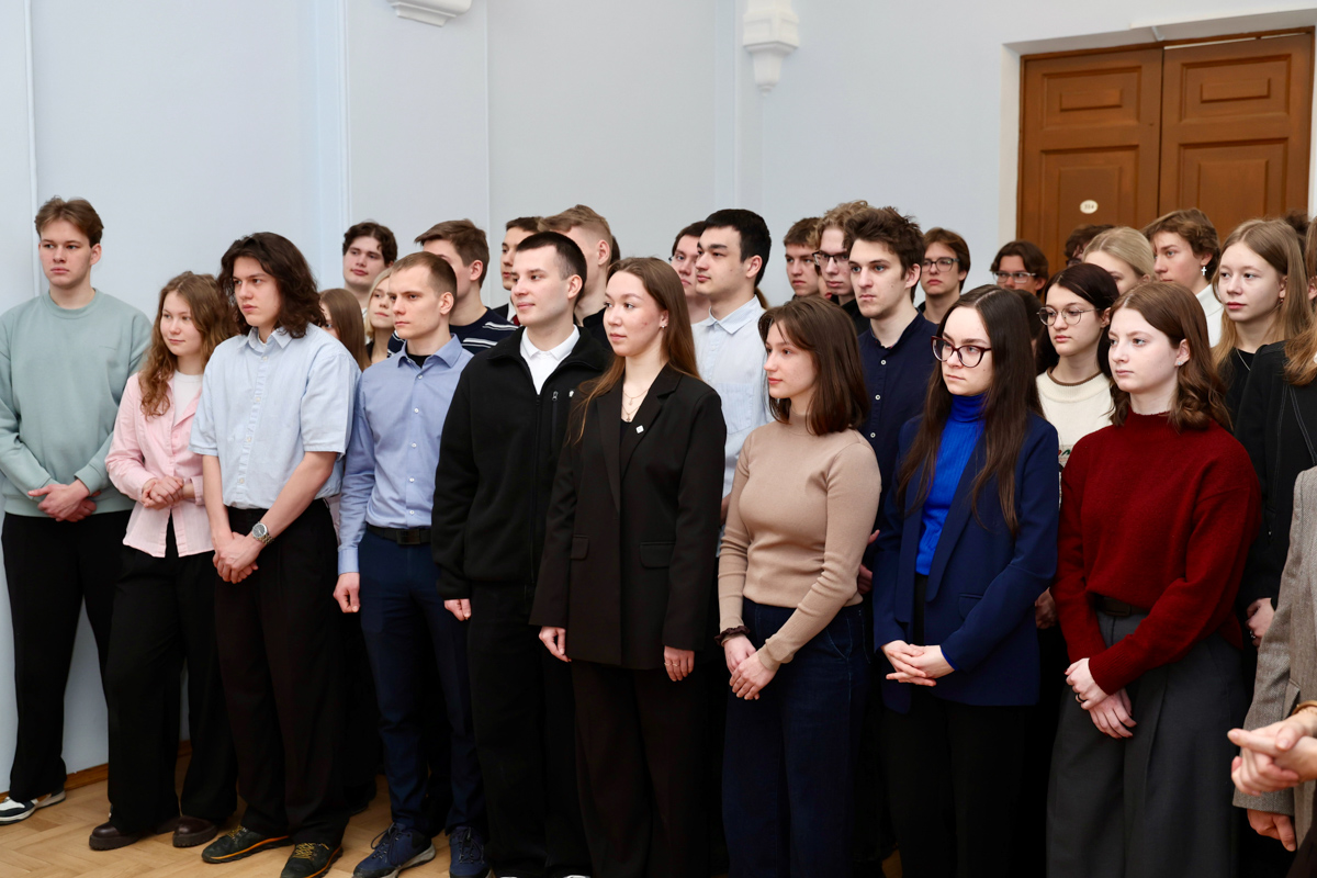 Студенты на открытии аудитории 