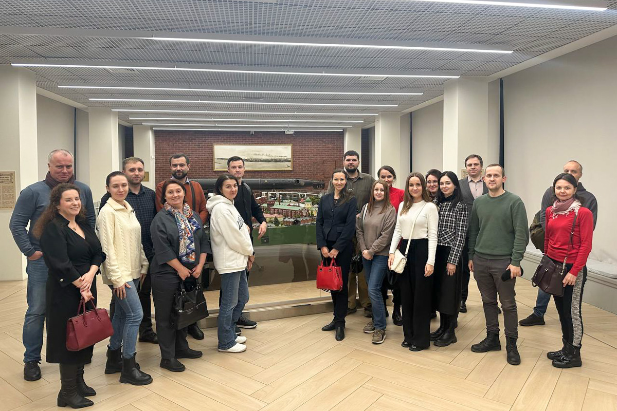 Слушатели на Обуховском заводе 