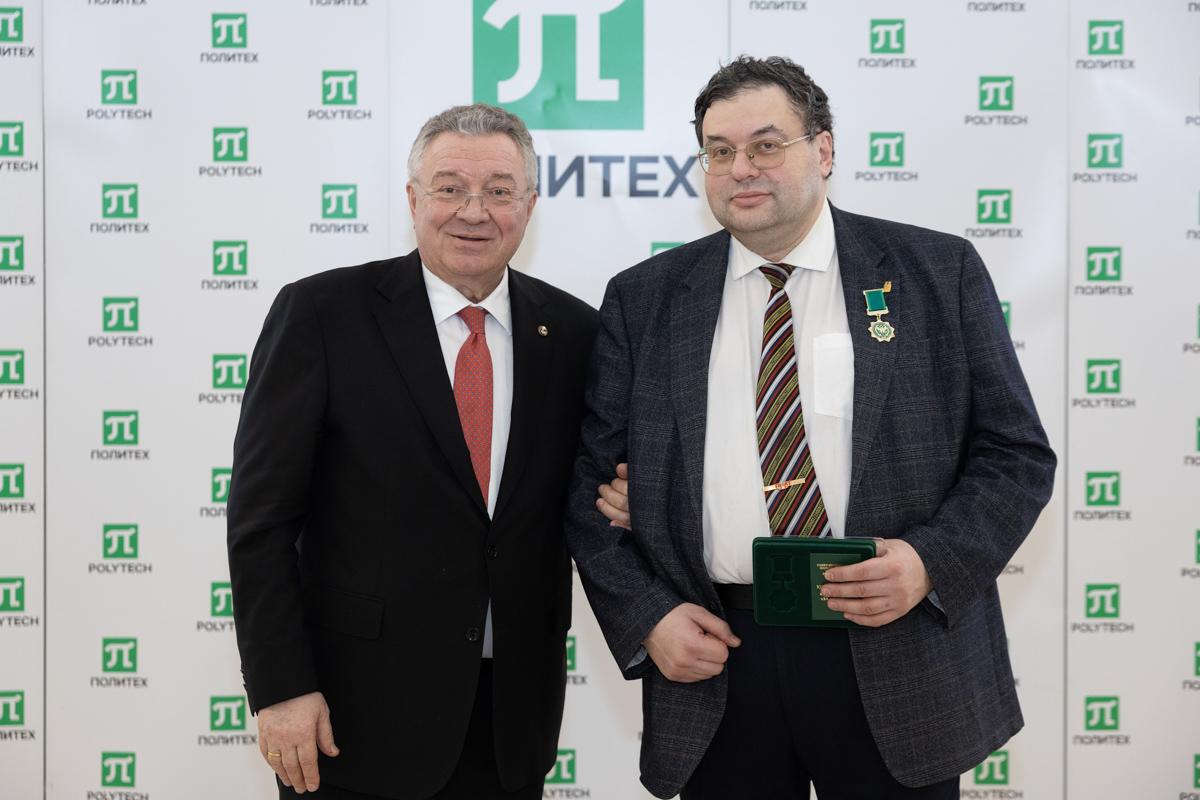 Директор Президентского физико-математического лицея № 239 Максим Пратусевич 