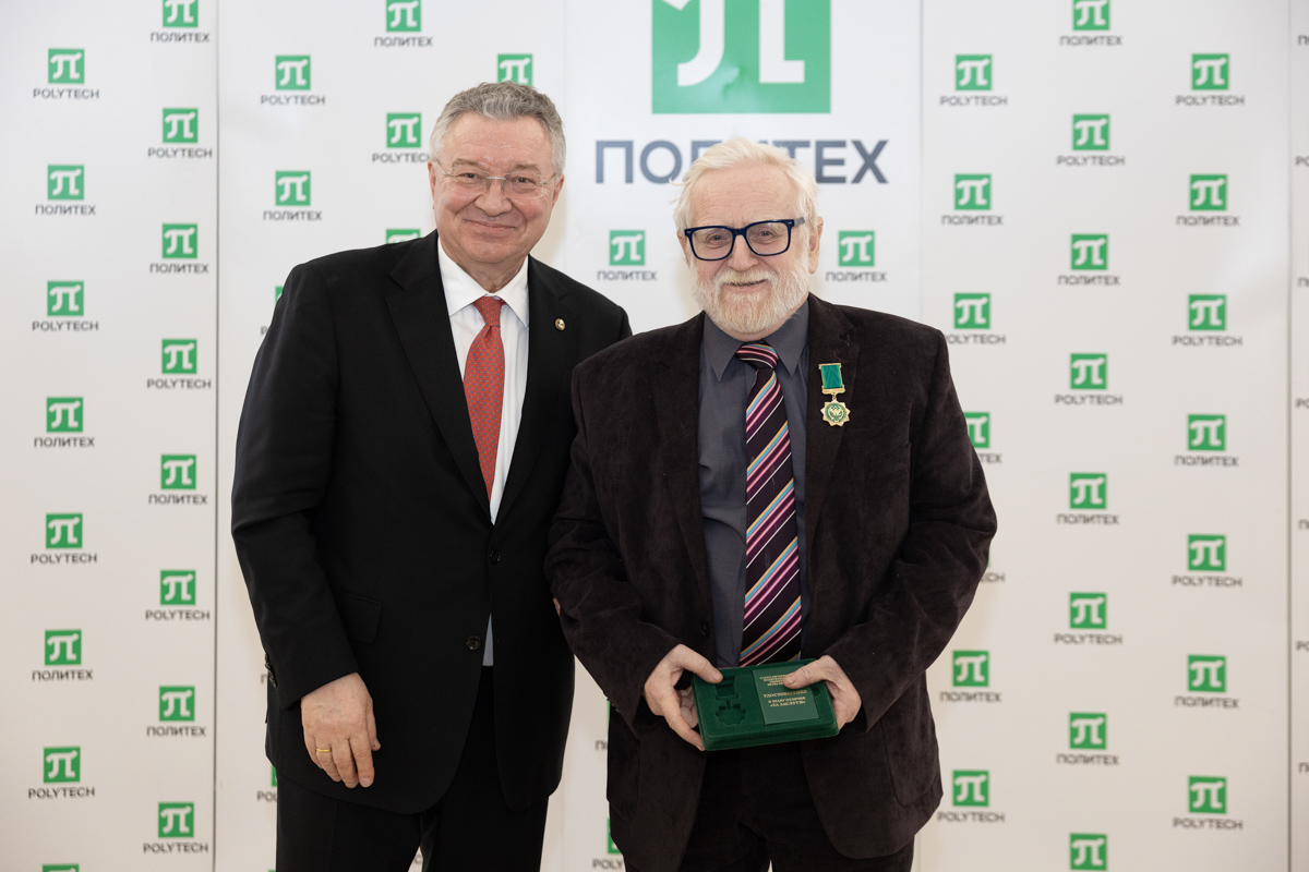 Заведующий учебной лабораторией «Материаловедение и технологии материалов» Института машиностроения, материалов и транспорта Владимир Андреев 