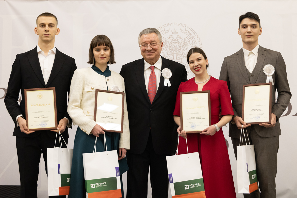 Ректор наградил лучших из лучших 