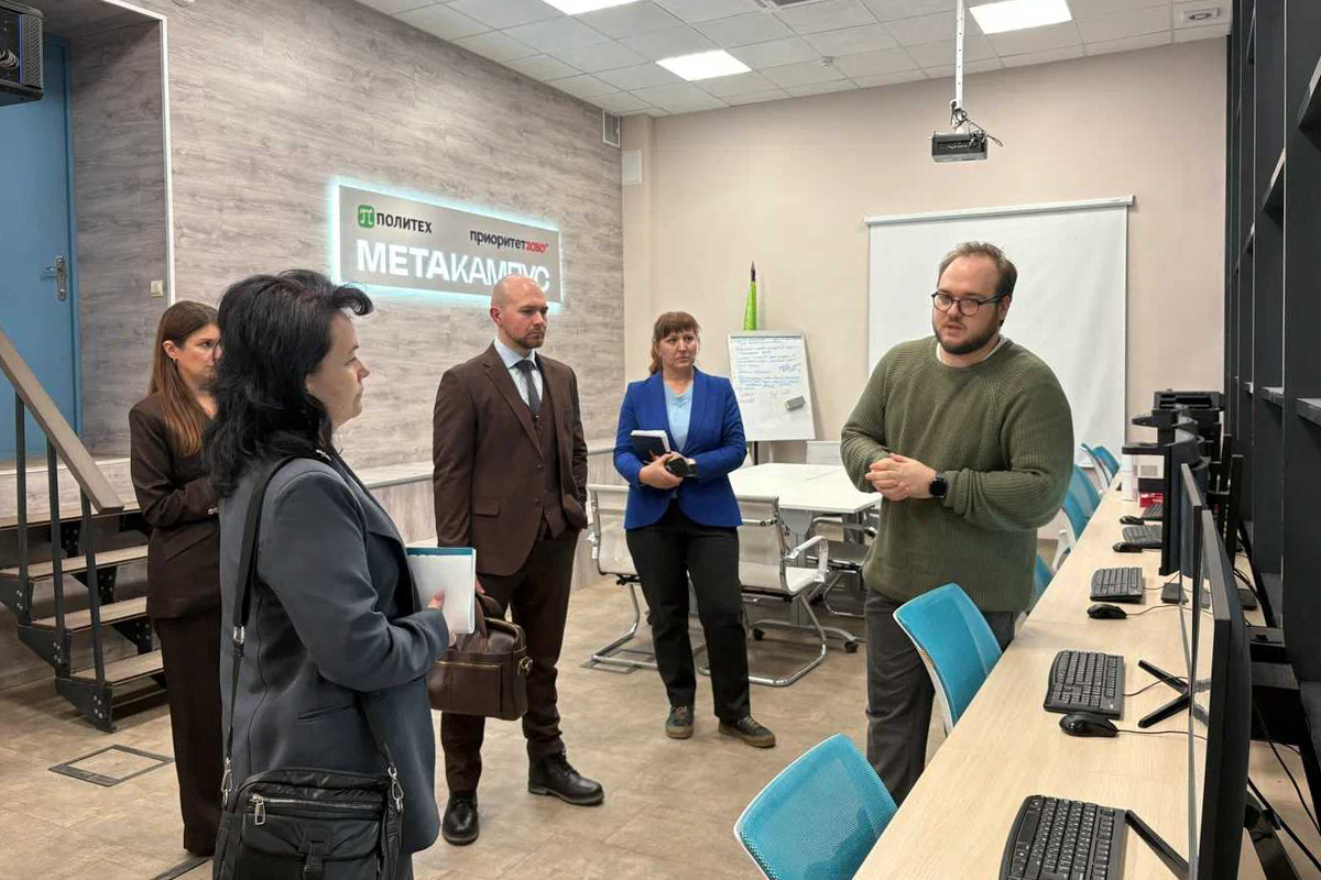 Для гостей провели экскурсию по институту 