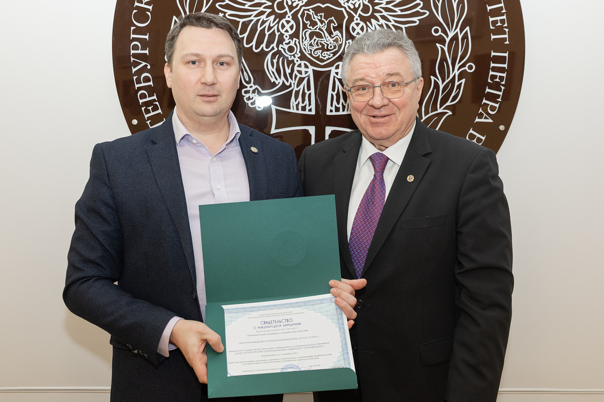 Заместитель директора ИММиТ Павел Ковалёв, ректор СПбПУ Андрей Рудской 