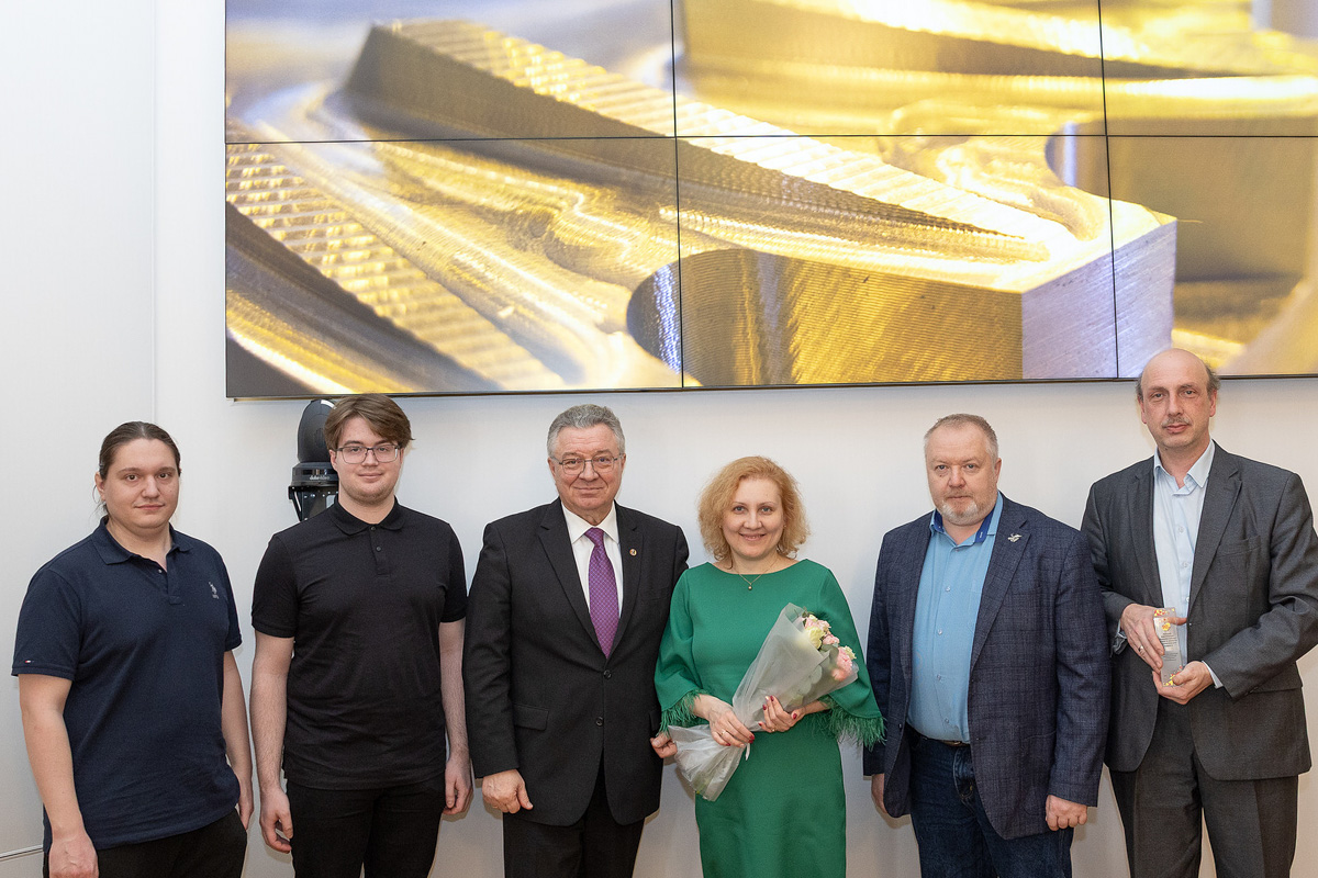 Коллектив Международного академического центра компетенций «Технологии интеллектуального предприятия» ПИШ «Цифровой инжиниринг» 