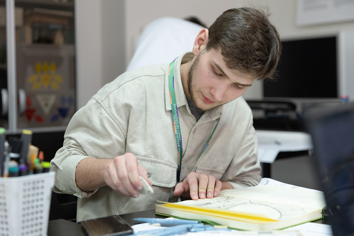 После лекций команды студентов ИСИ СПбПУ и СПбГАСУ приступили к работе над двумя объектами под застройку 