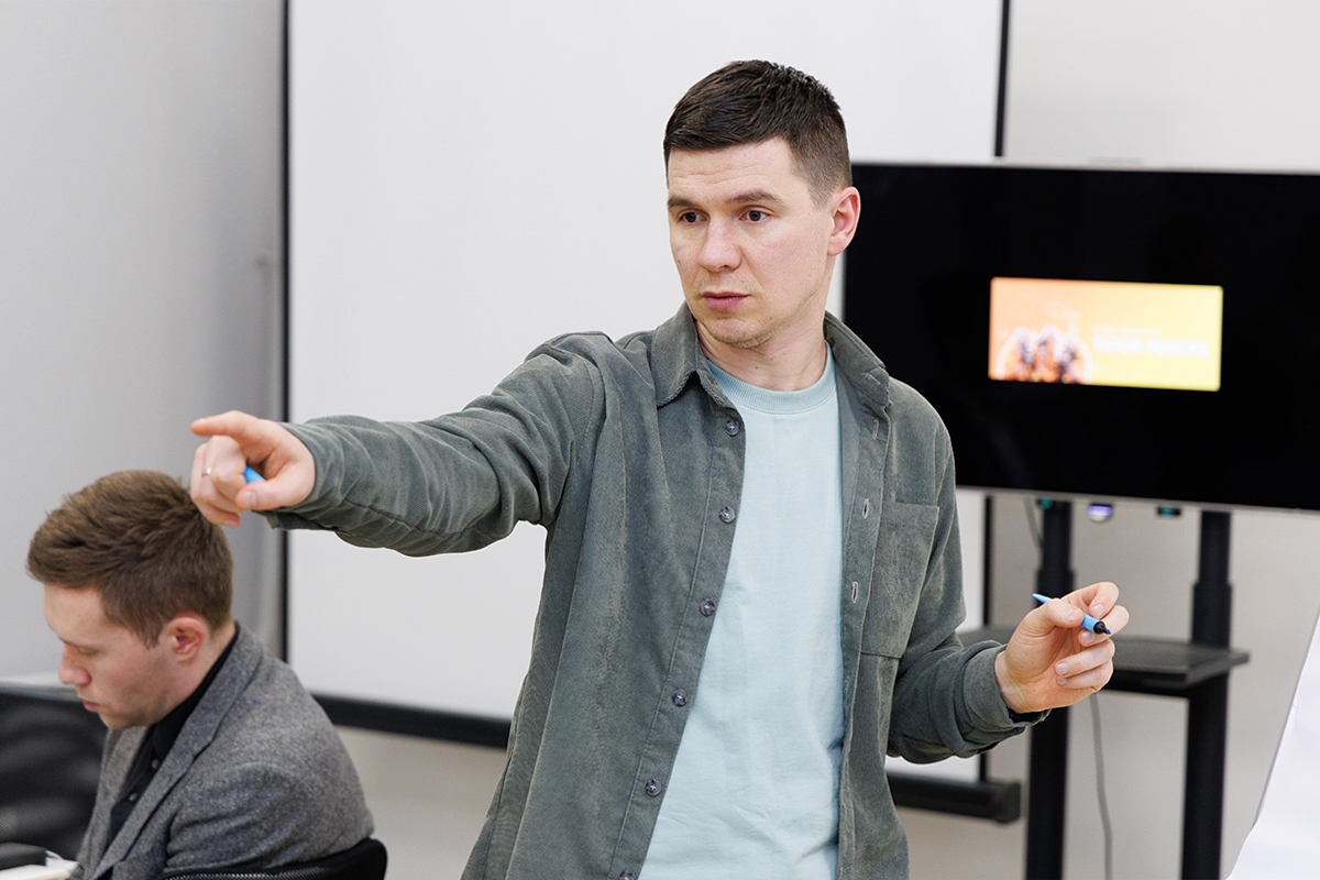 Начальник Управления молодёжной политики Иван Хламов 