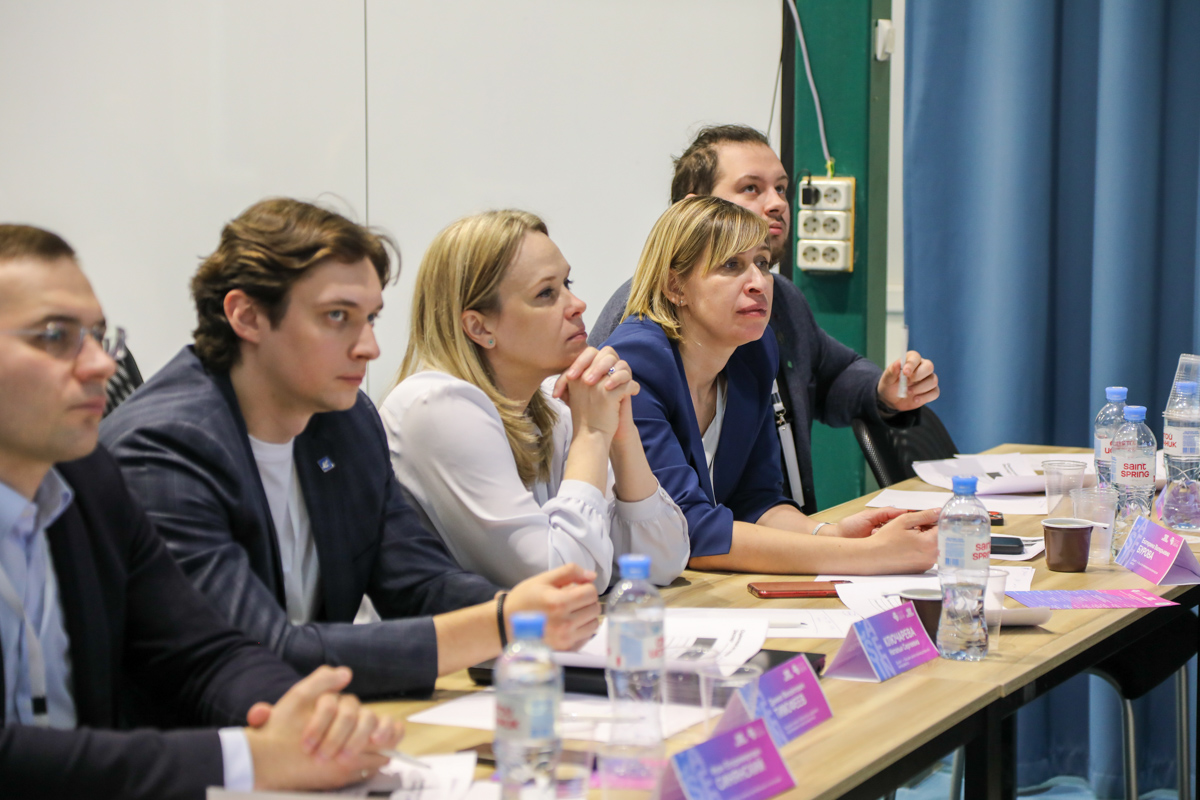 Оценивали проекты представители образовательных организаций и отраслевых компаний 