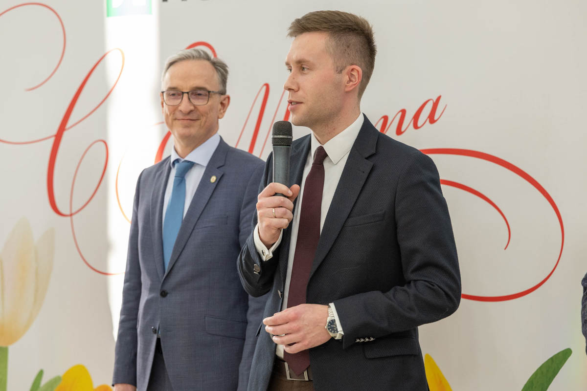 Проректор по информационной, молодёжной политике и безопасности Максим Пашоликов 