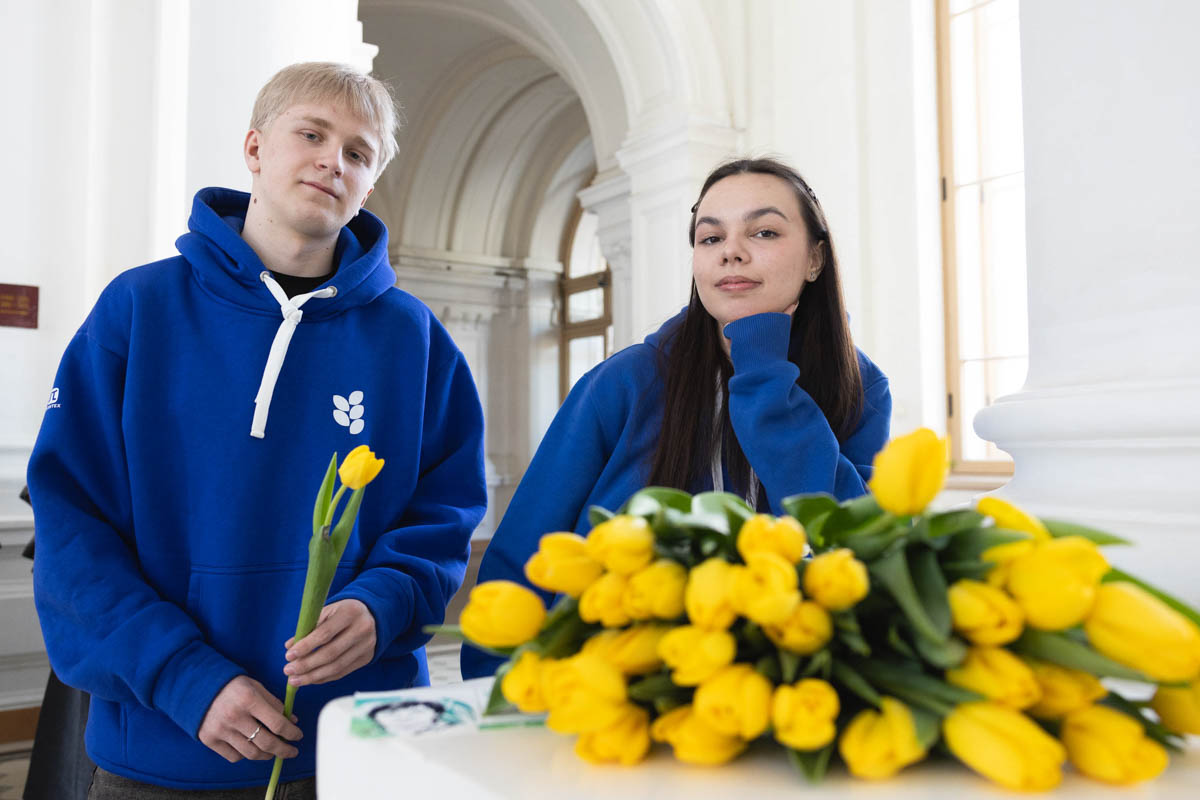 ПРОФ совместно со Школой культоргов и Музеем Политеха поздравляли студенток, преподавательниц и сотрудниц Политеха 