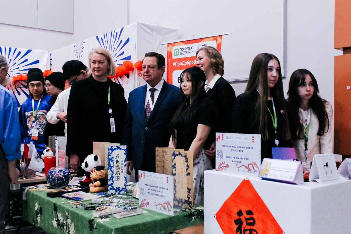 В торжественном открытии и работе круглого стола, посвящённого вопросам национальных культур, традиций и общественного взаимодействия, приняли участие представители университета 