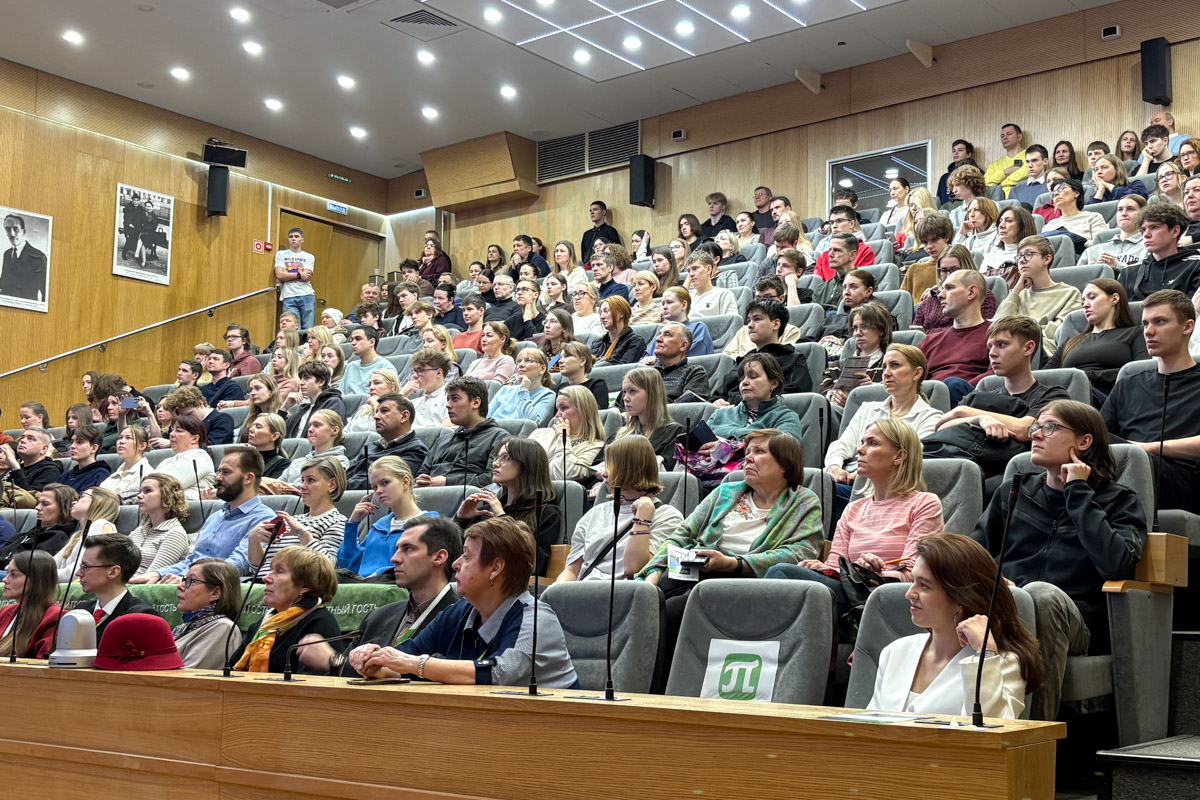 На мероприятии абитуриенты и их родители познакомились с образовательными программами института, особенностями обучения, перспективами трудоустройства 