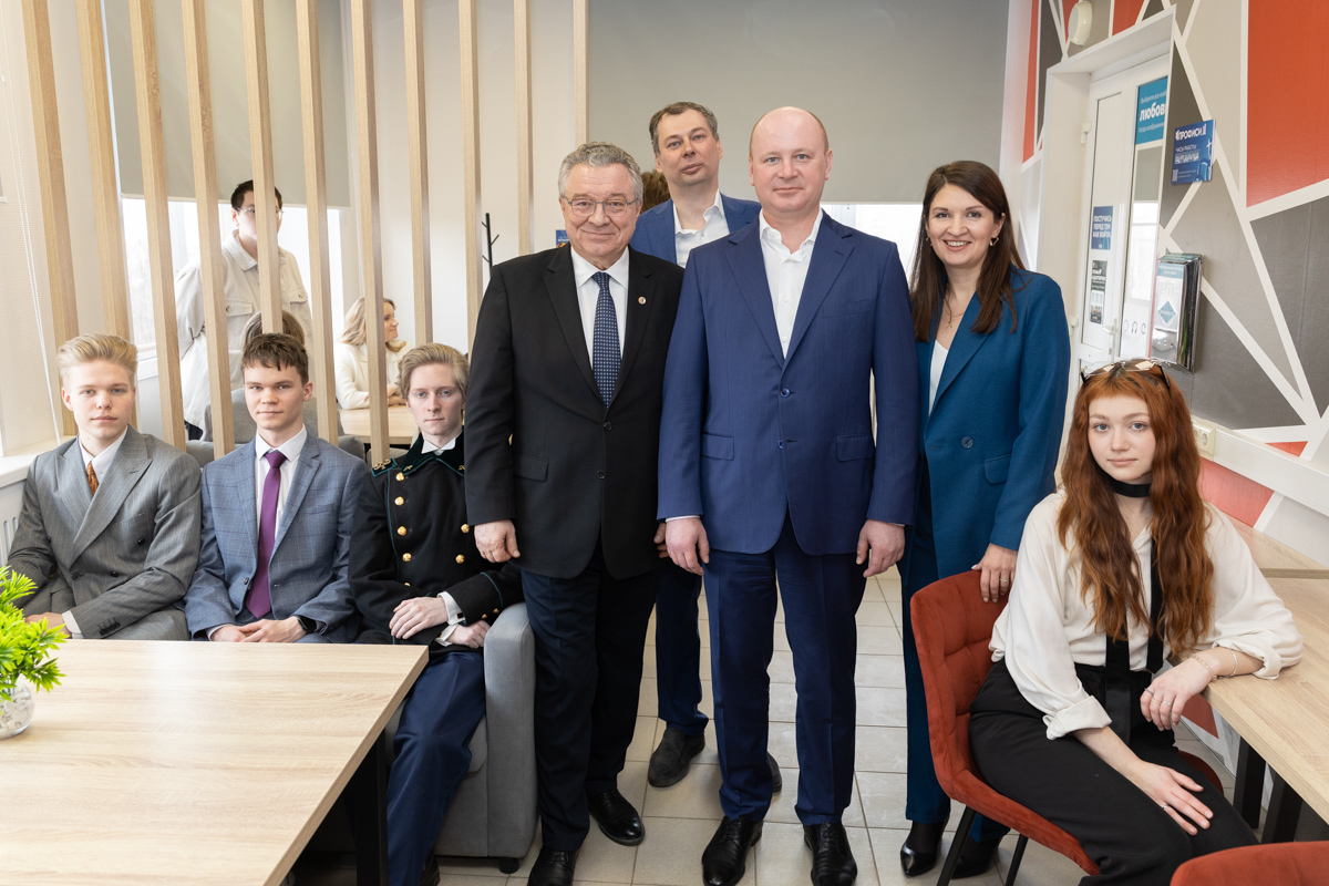 Брендированное пространство оборудовано для комфортной работы и отдыха студентов 