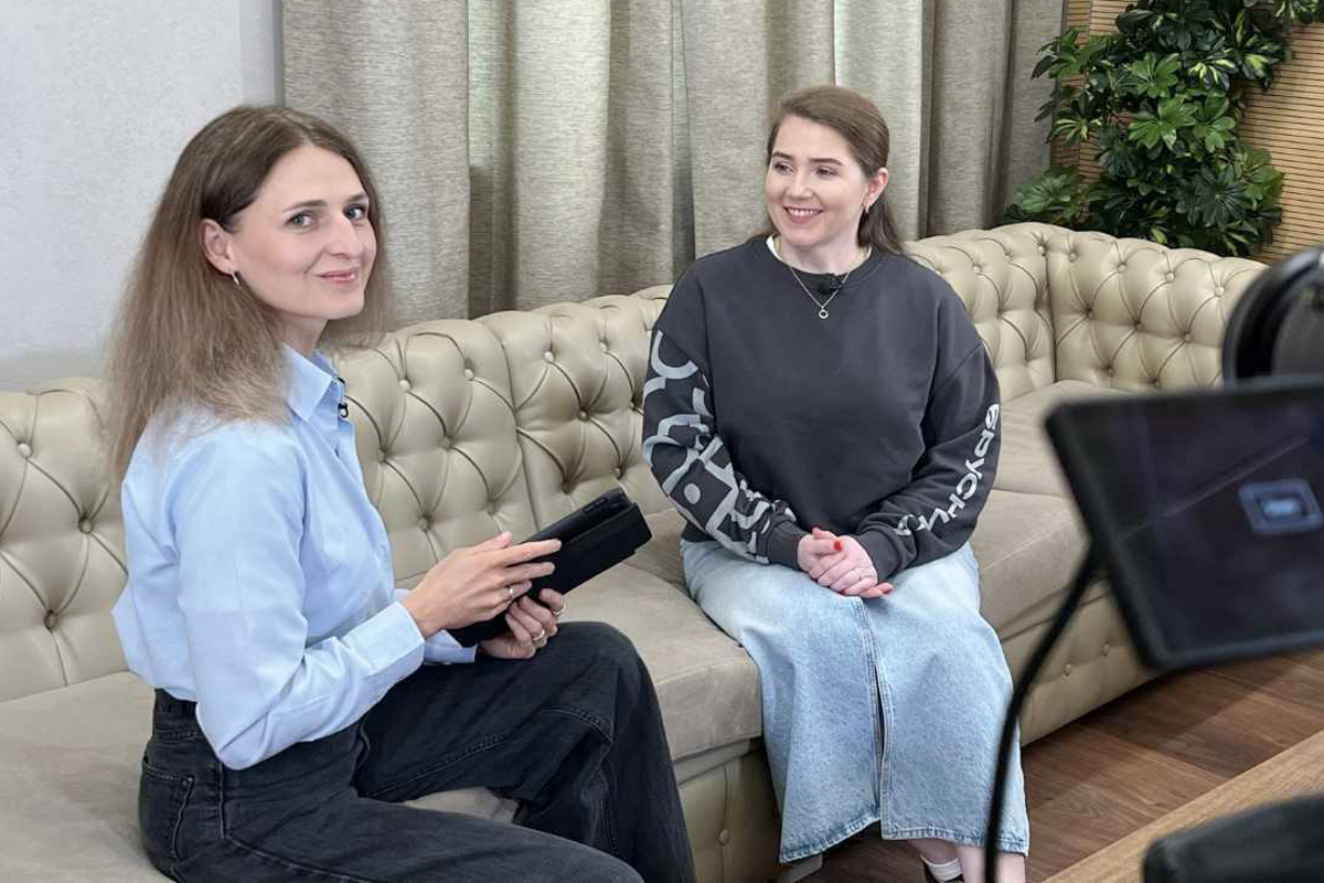 Курс уникален тем, что в нём используют эксклюзивные интервью с представителями компаний-партнёров 