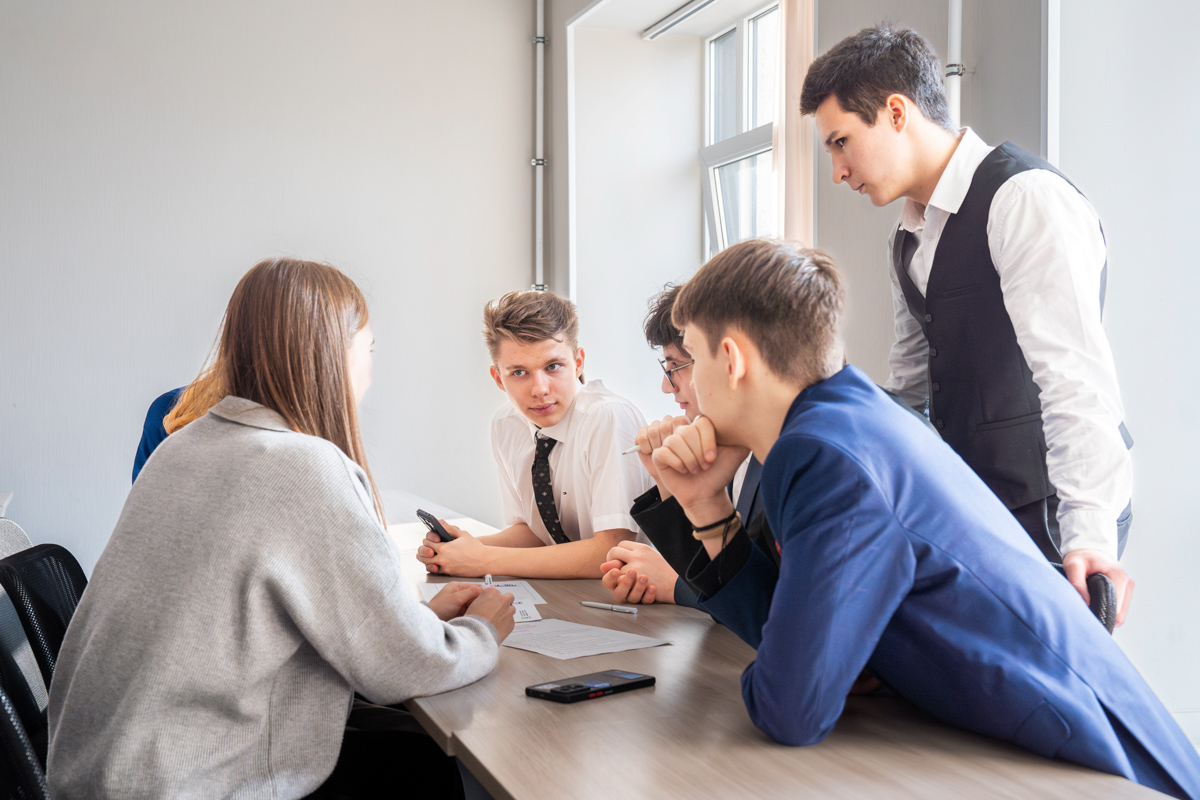 В ИПМЭиТ состоялся командный конкурс по государственному управлению 