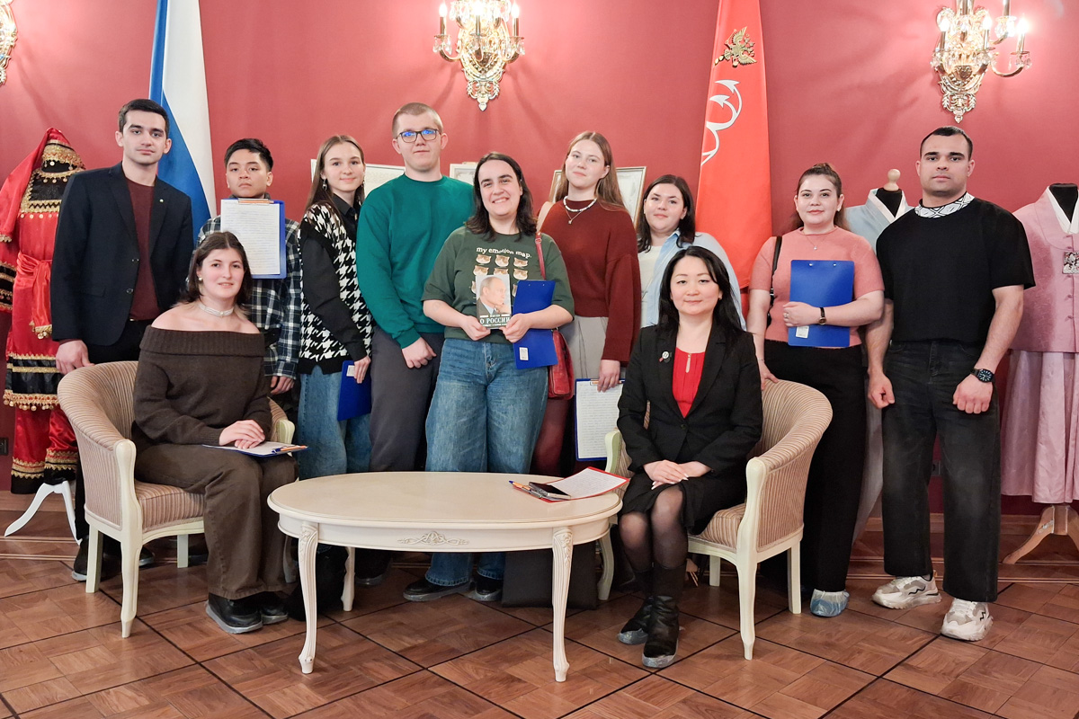 Студенты Политеха вместе с волонтёрами Добро.Центра «Гармония» СПбПУ приняли участие в мероприятии ко Дню воссоединения Крыма с Россией 