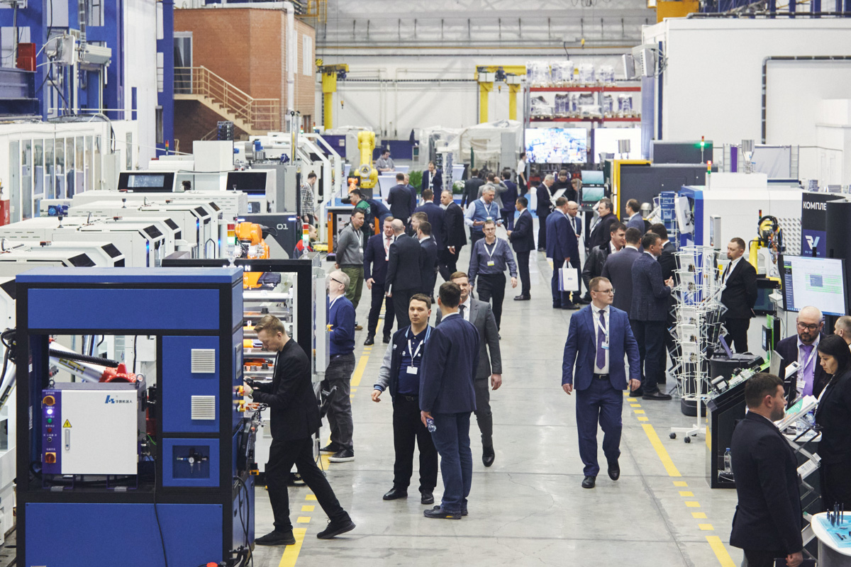 Гости смогли ознакомиться с экспозицией современного российского металлообрабатывающего оборудования 