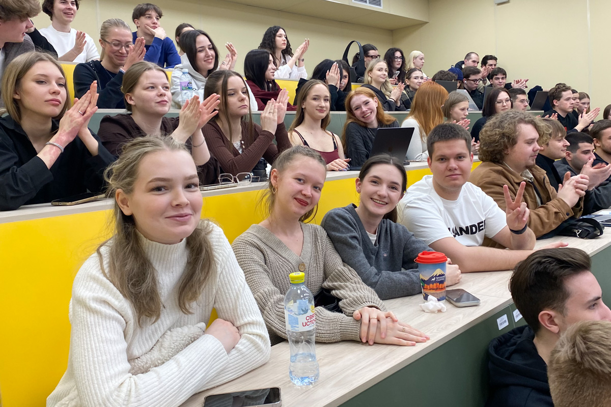 В формате командной игры участники погрузились в реальные технологические задачи 