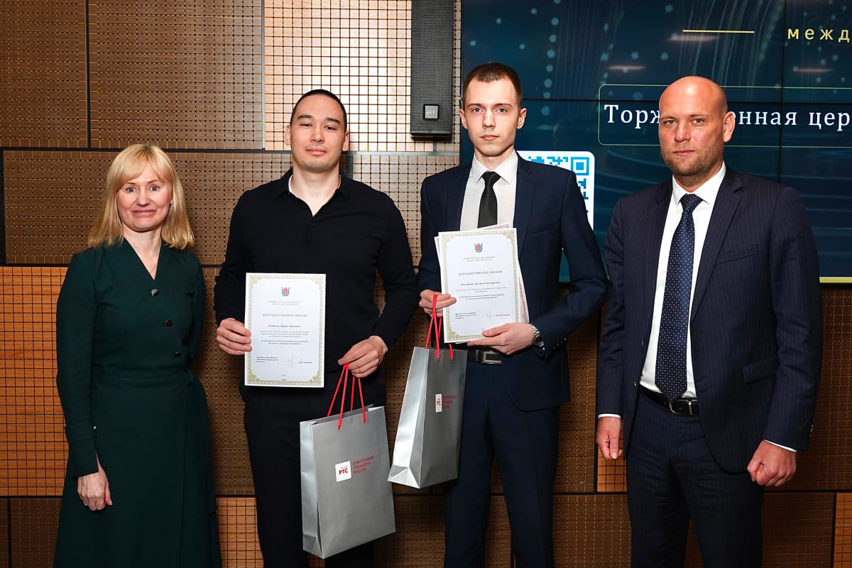 Артём Емельянов 