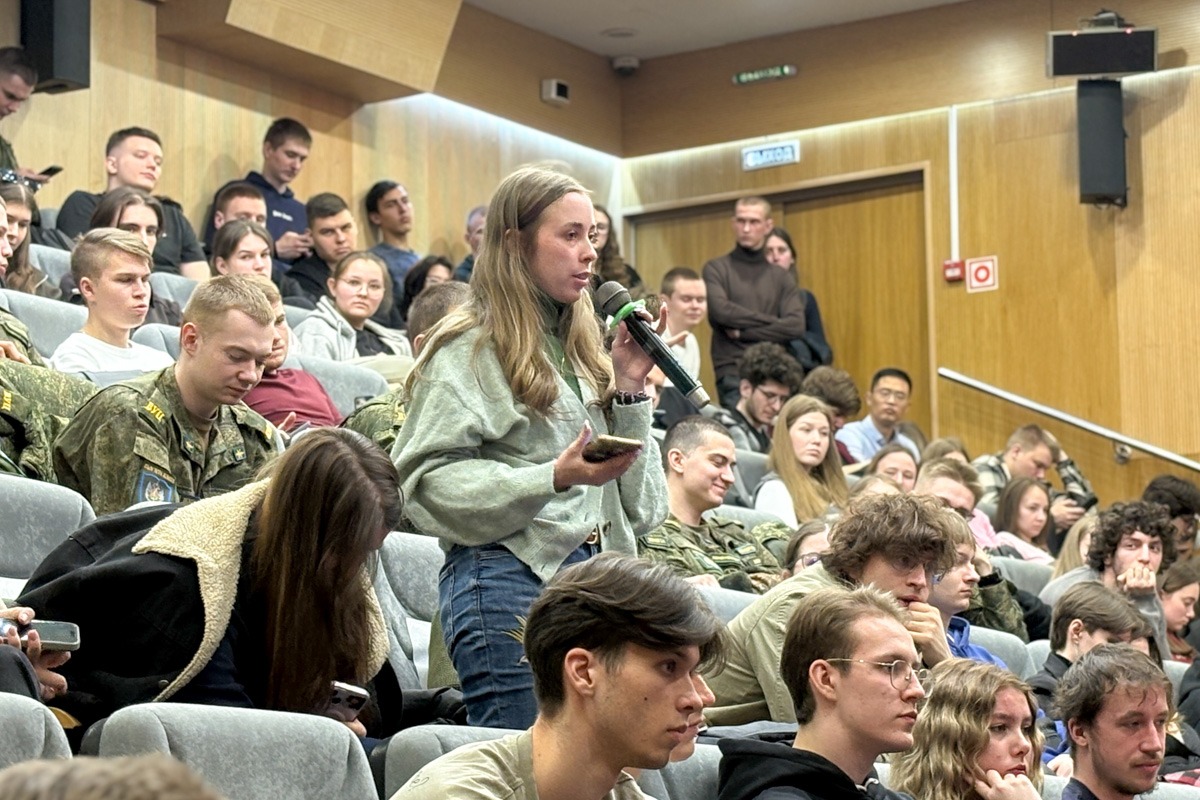 В конце мероприятия Виталий Ершов ответил на все интересующие студентов вопросы 